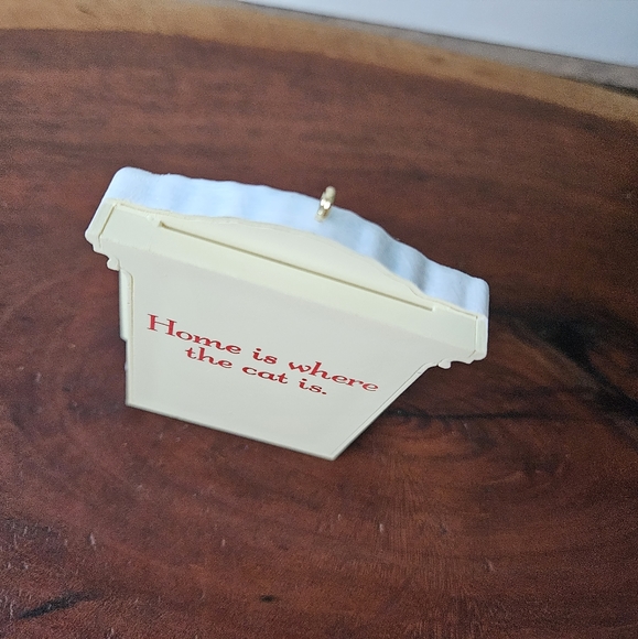 🐈Host Pick 🐈 Home is where the cat is Hallmark Keepsake Ornament - Picture 5 of 6